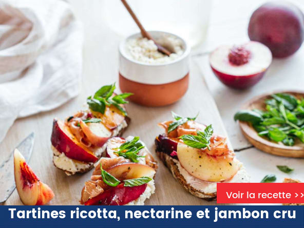 Tartines ricotta, nectarine et jambon cru